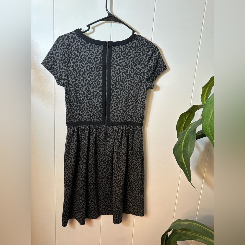 Loft Women’s Gray Leopard Print Dress Size 0 - Picture 4 of 10